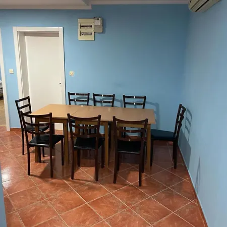 Za Vise Radnika Ili Porodice * Jagodina